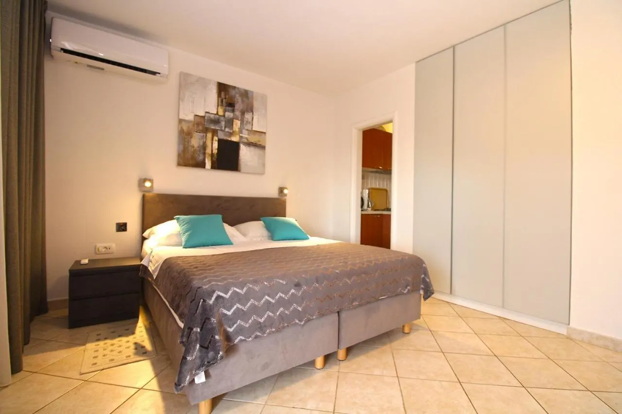 Apartment Rajka 2277 Premantura