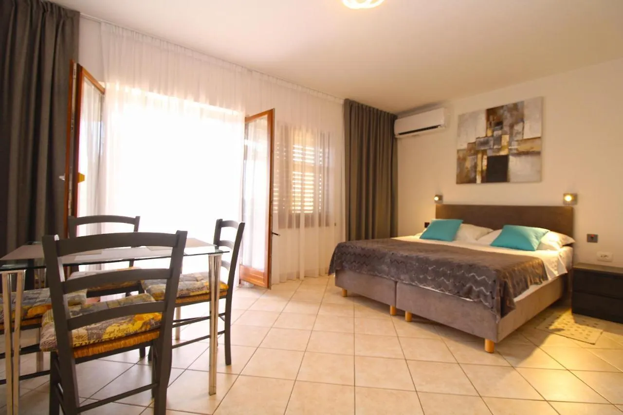 Apartment Rajka 2277 Premantura