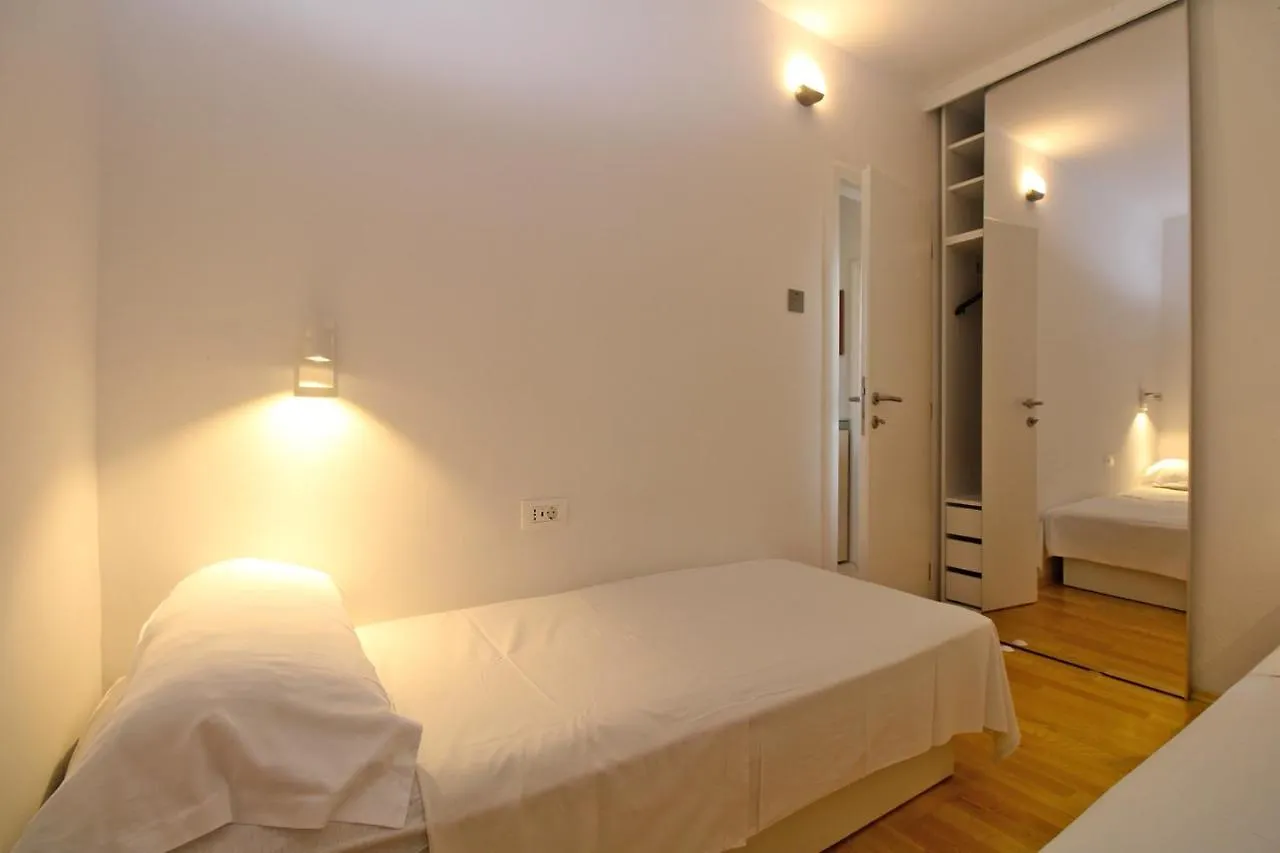 Apartment Rajka 2277 Premantura 0*,