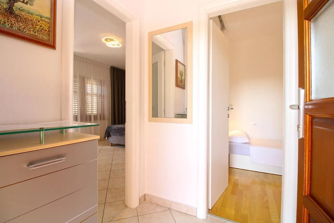 Apartment Rajka 2277 Premantura